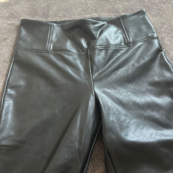 Badgley Mischka Faux Leather Straight Leg Pants Size‎ Medium Black - Picture 9 of 10